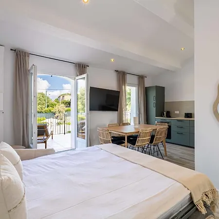 Splendid Flat Centre With Parking And Swimming Pool - 2br6p 公寓
